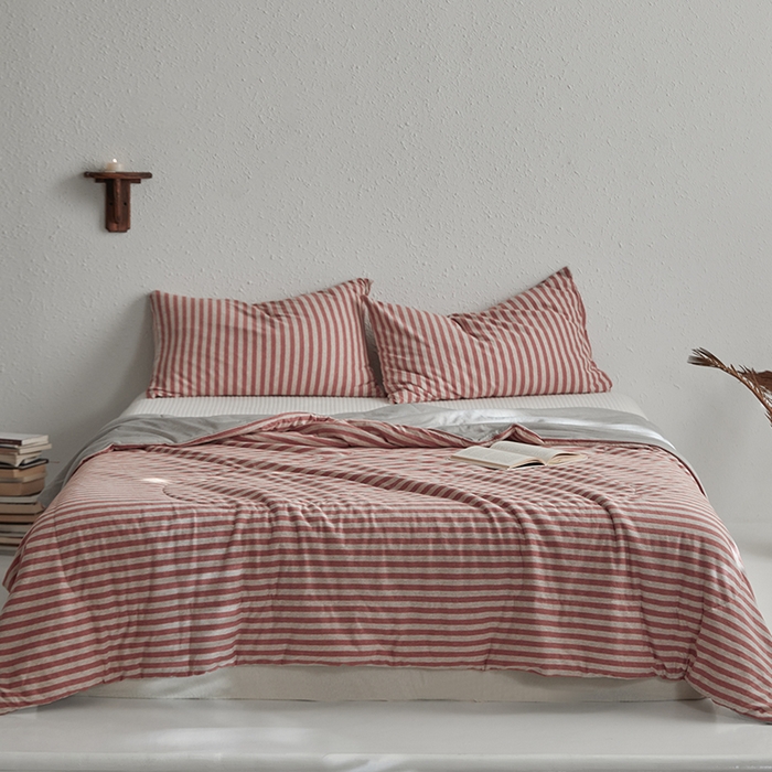 91家纺网 家纺一手货源 找家纺 春皖家纺 （提供买家秀）2026新款A类全棉针织凉感夏被 棕红中条