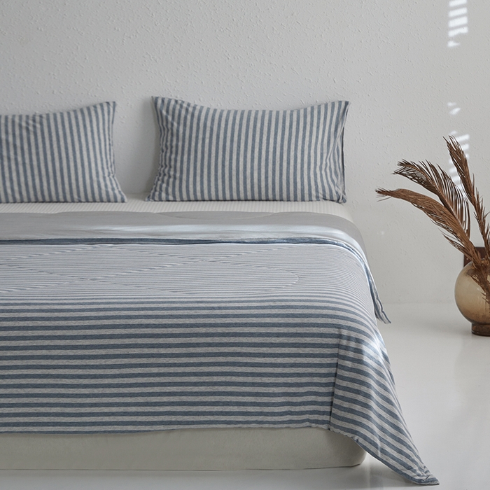 91家纺网 家纺一手货源 找家纺 春皖家纺 （提供买家秀）2026新款A类全棉针织凉感夏被 烟蓝中条