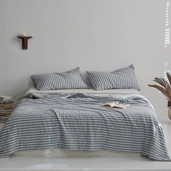 91家纺网 家纺一手货源 找家纺 春皖家纺 （提供买家秀）2026新款A类全棉针织凉感夏被 烟蓝中条