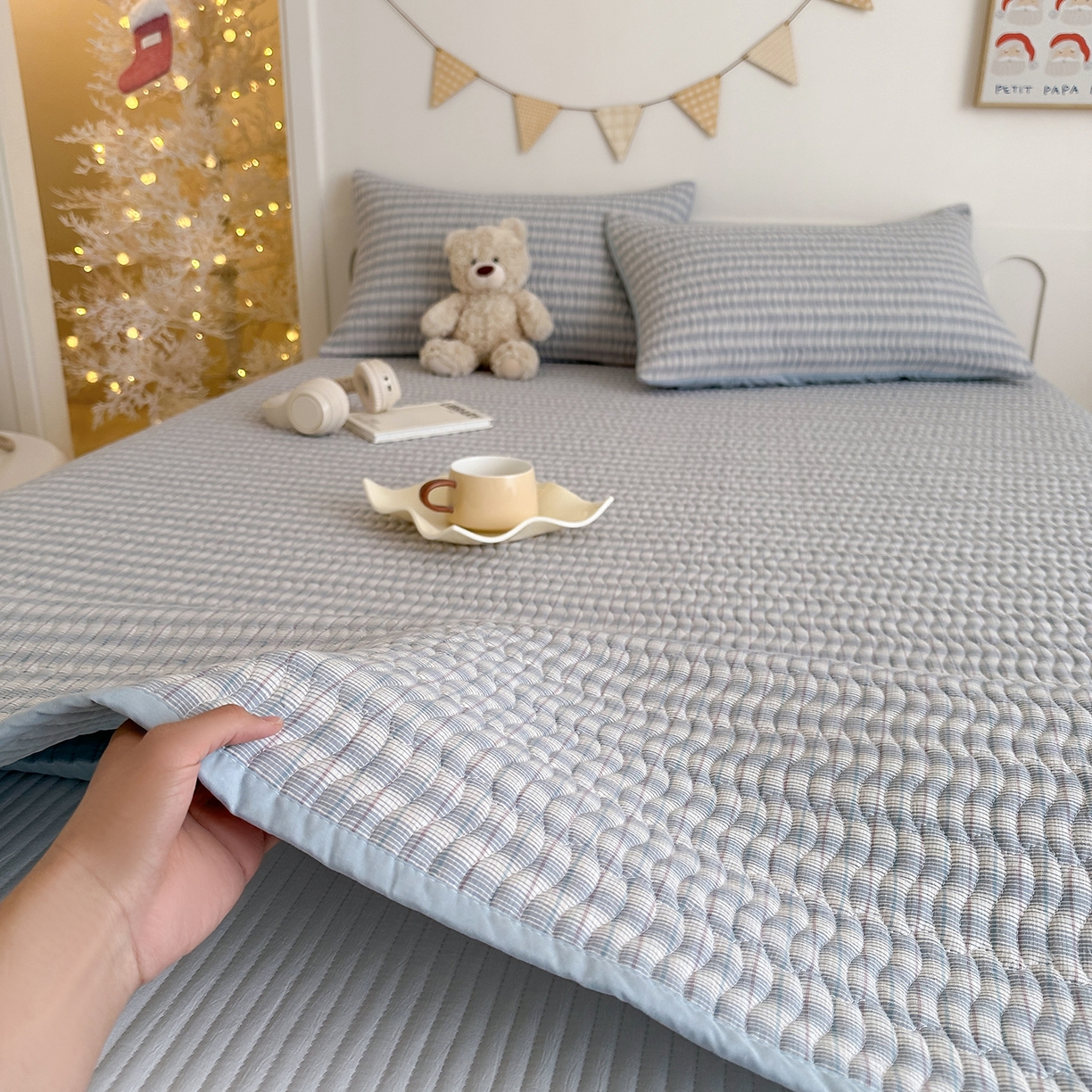 91家纺网 家纺一手货源 找家纺 欣宜家纺 2026新款A类全棉纯棉水洗棉夹棉床盖三件套床褥子软床垫 简格青柠兰