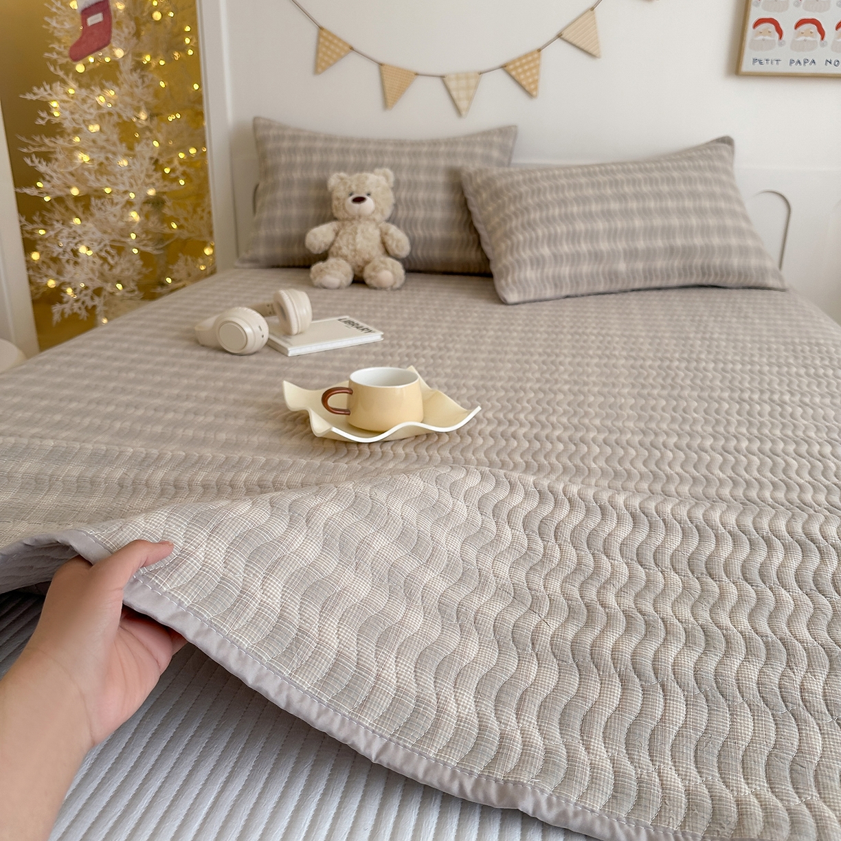 91家纺网 家纺一手货源 找家纺 欣宜家纺 2026新款A类全棉纯棉水洗棉夹棉床盖三件套床褥子软床垫 简格欧瑞米