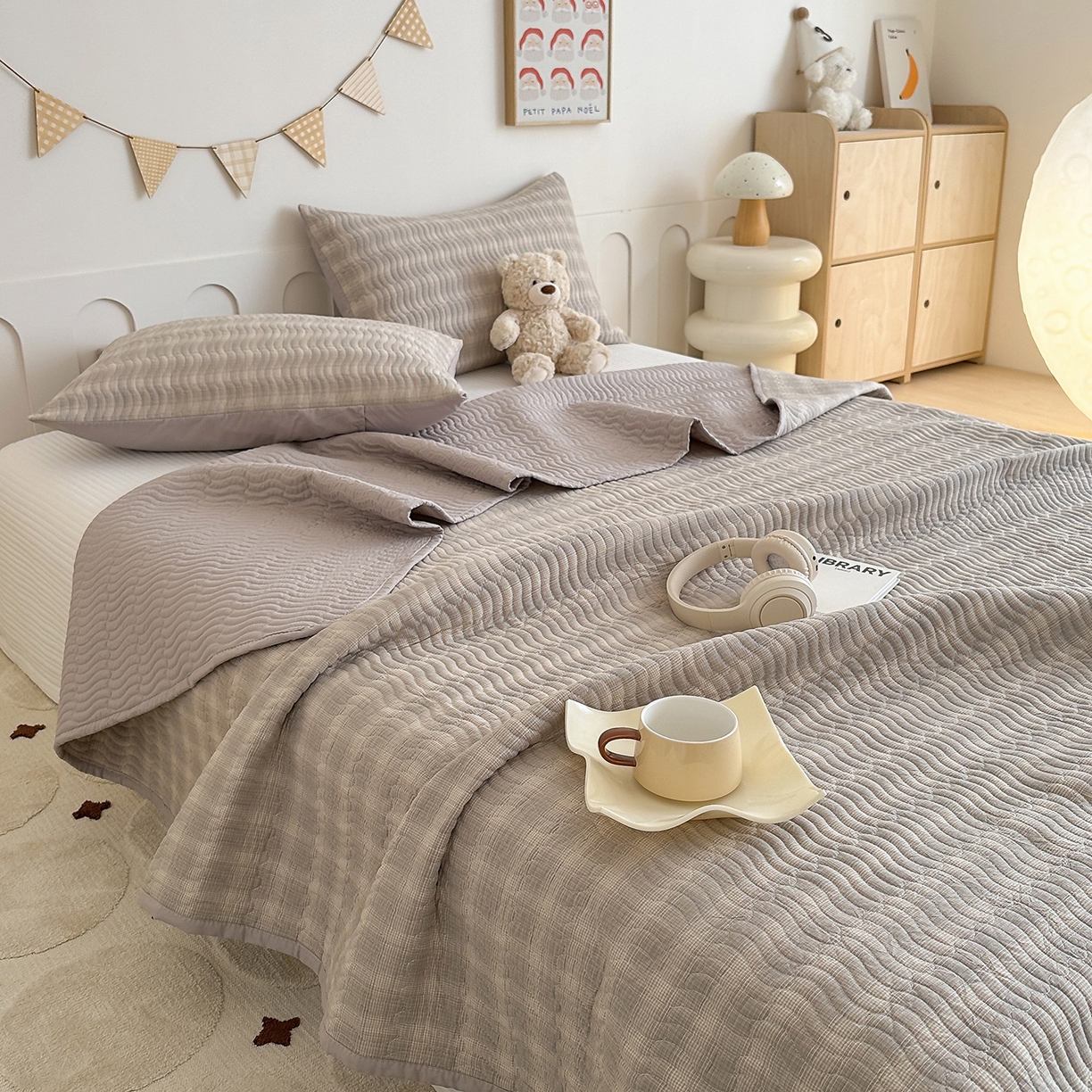 91家纺网 家纺一手货源 找家纺 欣宜家纺 2026新款A类全棉纯棉水洗棉夹棉床盖三件套床褥子软床垫 简格欧瑞米