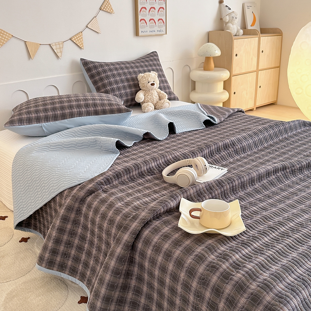 91家纺网 家纺一手货源 找家纺 欣宜家纺 2026新款A类全棉纯棉水洗棉夹棉床盖三件套床褥子软床垫 简格米兰灰