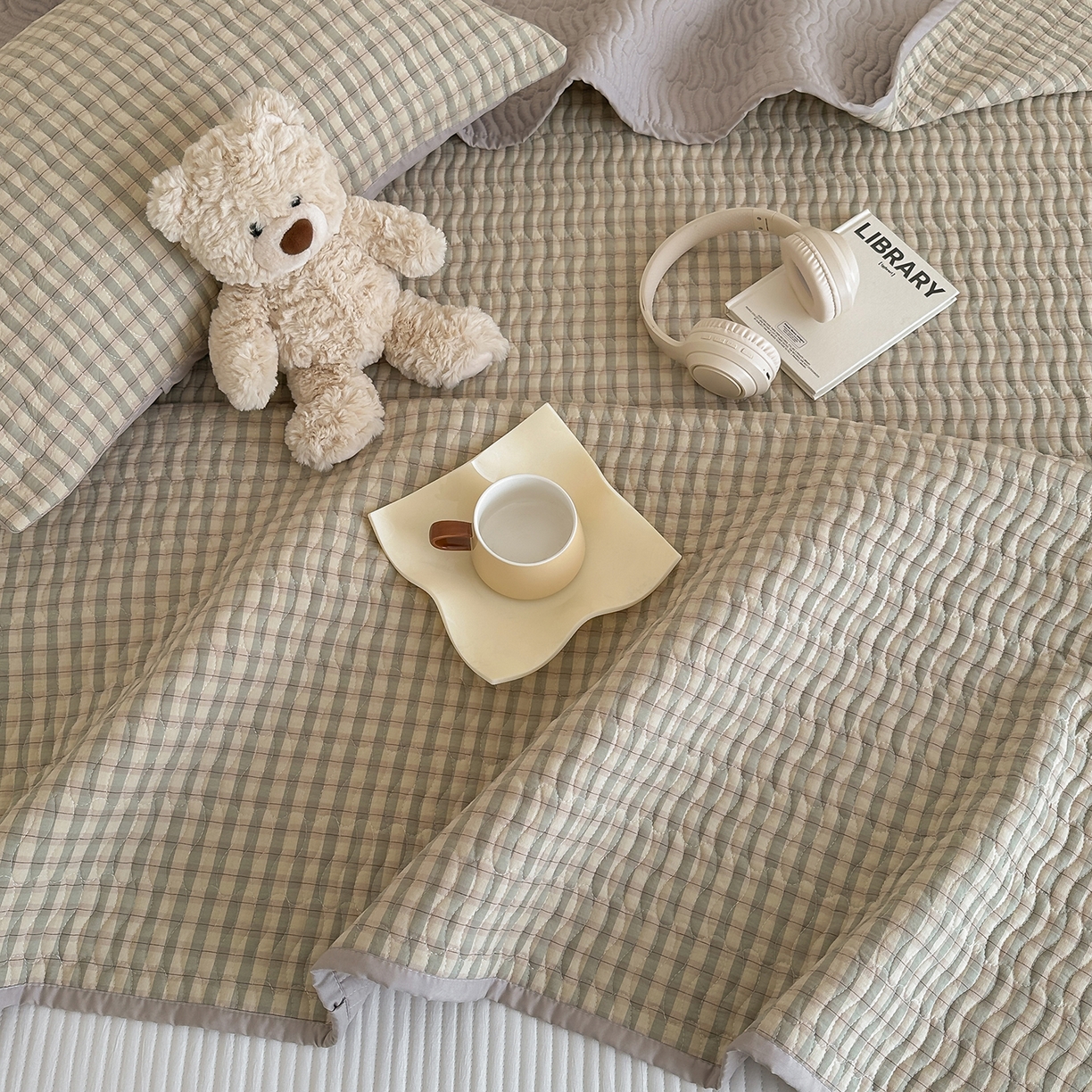 91家纺网 家纺一手货源 找家纺 欣宜家纺 2026新款A类全棉纯棉水洗棉夹棉床盖三件套床褥子软床垫 简格薄荷绿