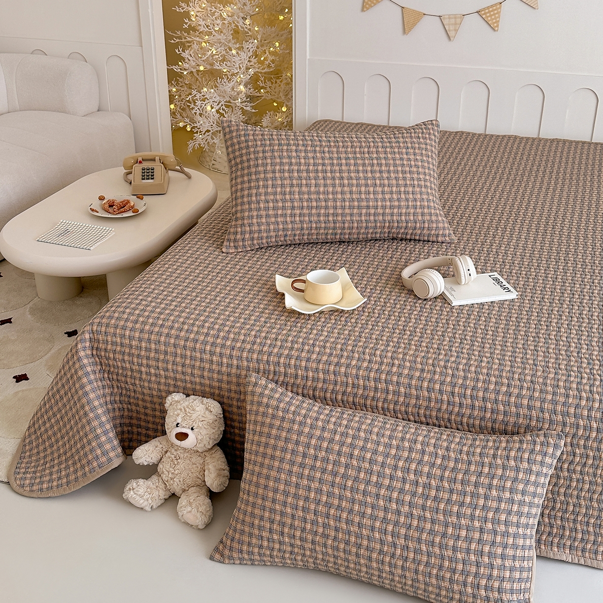 91家纺网 家纺一手货源 找家纺 欣宜家纺 2026新款A类全棉纯棉水洗棉夹棉床盖三件套床褥子软床垫 简格春野咖