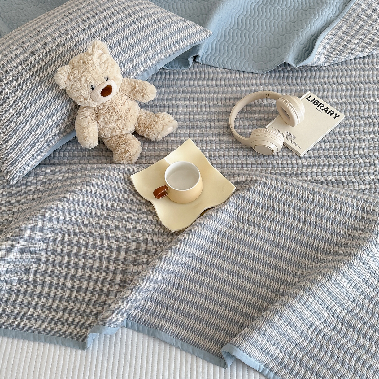 91家纺网 家纺一手货源 找家纺 欣宜家纺 2026新款A类全棉纯棉水洗棉夹棉床盖三件套床褥子软床垫 简格青柠兰