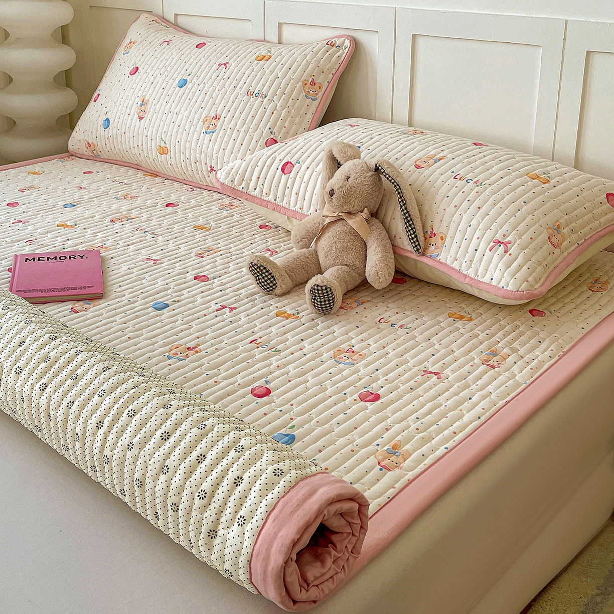 91家纺网 家纺一手货源 找家纺 纽缦家纺 2026新款A类105g仿棉古法水洗棉床垫 乐淘