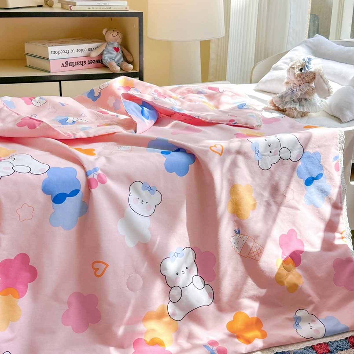 91家纺网 家纺一手货源 找家纺 春妮家纺 2026新款全棉花边儿童幼儿园小被子夏被空调被夏凉被 彩虹小熊
