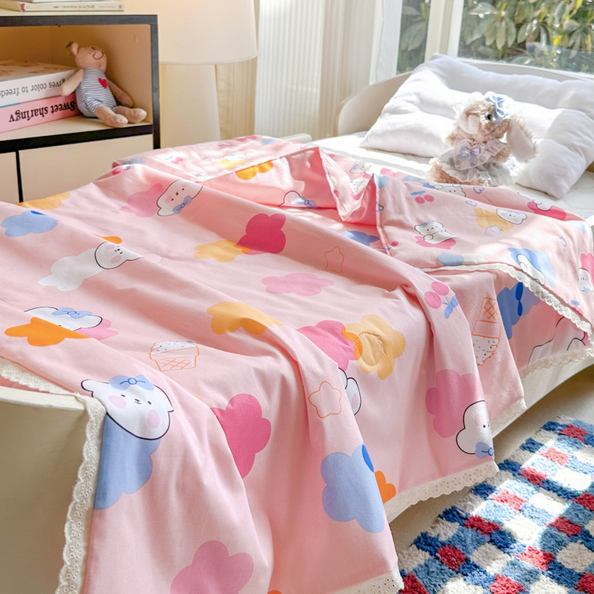 91家纺网 家纺一手货源 找家纺 春妮家纺 2026新款全棉花边儿童幼儿园小被子夏被空调被夏凉被 彩虹小熊