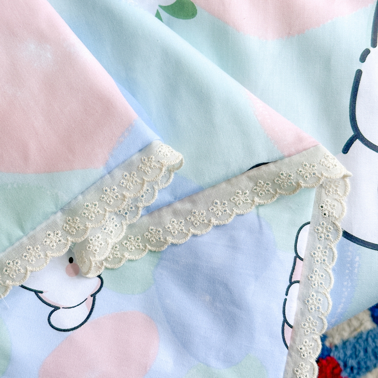 91家纺网 家纺一手货源 找家纺 春妮家纺 2026新款全棉花边儿童幼儿园小被子夏被空调被夏凉被 欢声笑语