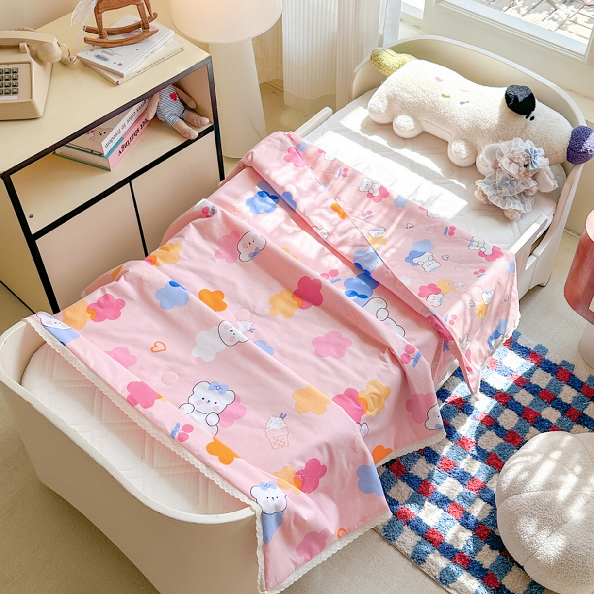 91家纺网 家纺一手货源 找家纺 春妮家纺 2026新款全棉花边儿童幼儿园小被子夏被空调被夏凉被 彩虹小熊