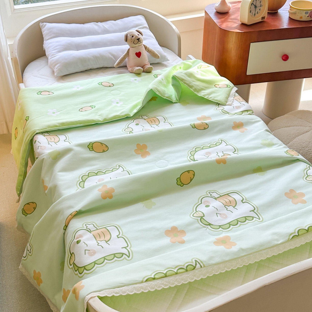 91家纺网 家纺一手货源 找家纺 春妮家纺 2026新款全棉花边儿童幼儿园小被子夏被空调被夏凉被 萌宠奶龙