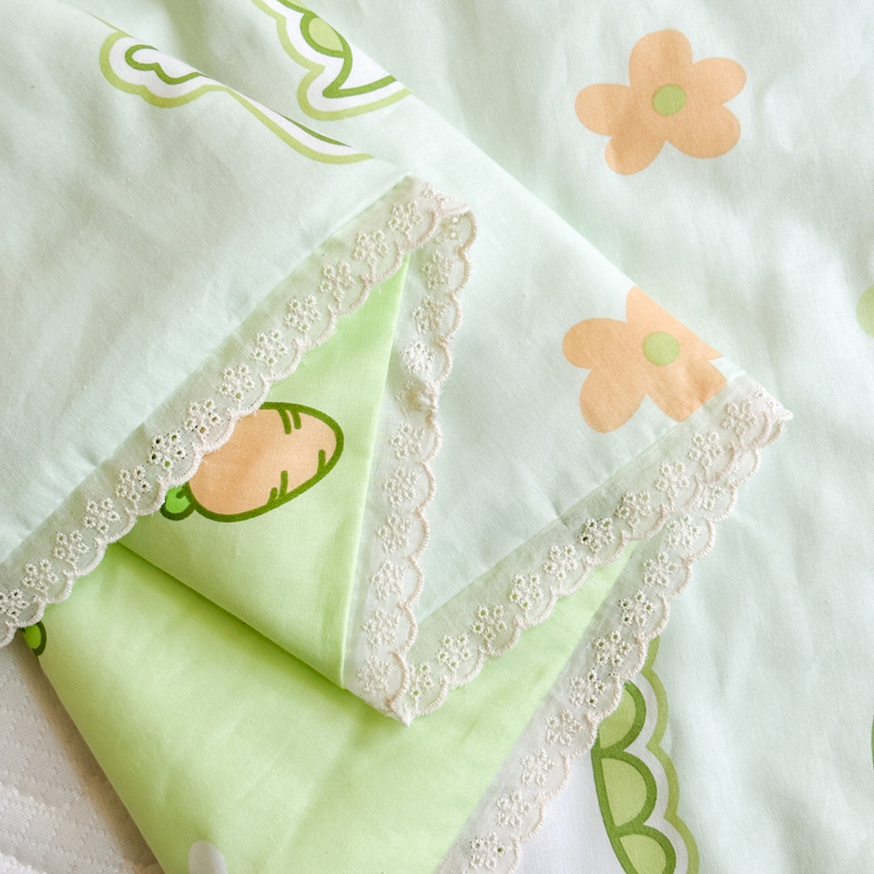 91家纺网 家纺一手货源 找家纺 春妮家纺 2026新款全棉花边儿童幼儿园小被子夏被空调被夏凉被 萌宠奶龙