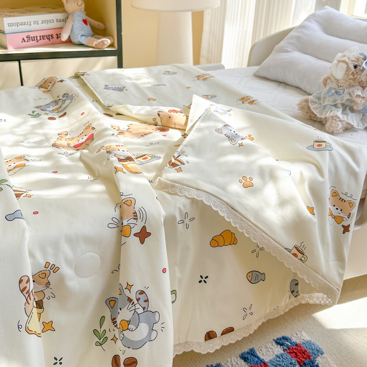 91家纺网 家纺一手货源 找家纺 春妮家纺 2026新款全棉花边儿童幼儿园小被子夏被空调被夏凉被 嬉皮笑猫