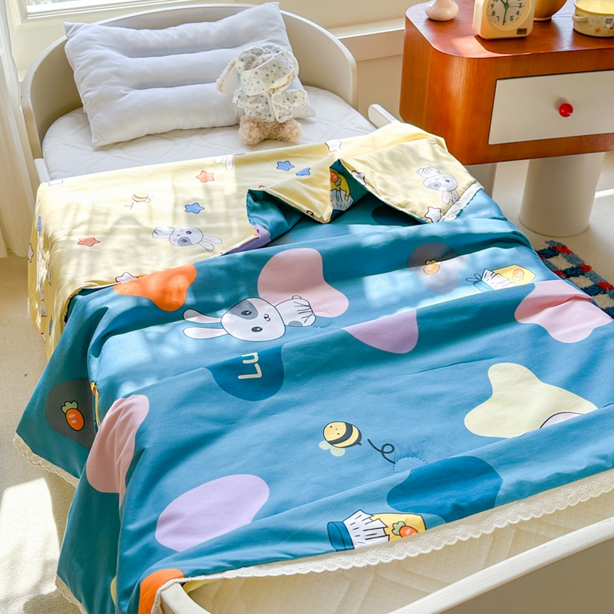 91家纺网 家纺一手货源 找家纺 春妮家纺 2026新款全棉花边儿童幼儿园小被子夏被空调被夏凉被 小兔乖乖