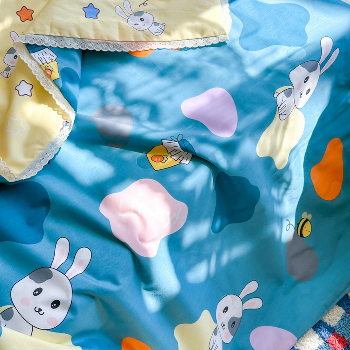 91家纺网 家纺一手货源 找家纺 春妮家纺 2026新款全棉花边儿童幼儿园小被子夏被空调被夏凉被 小兔乖乖