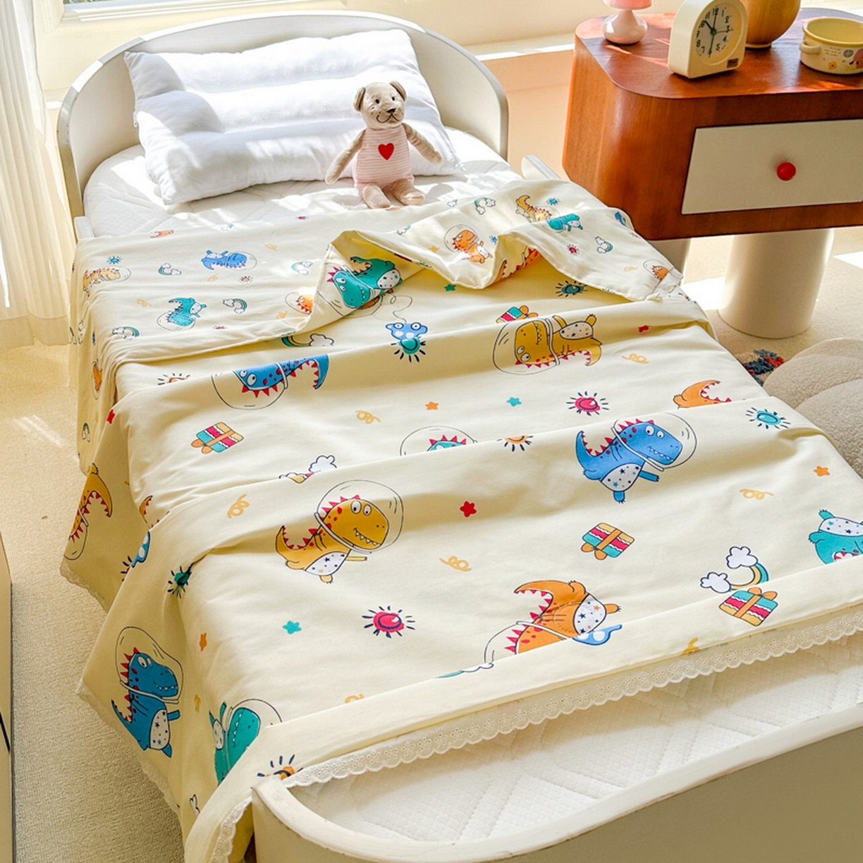 91家纺网 家纺一手货源 找家纺 春妮家纺 2026新款全棉花边儿童幼儿园小被子夏被空调被夏凉被 遨游天空