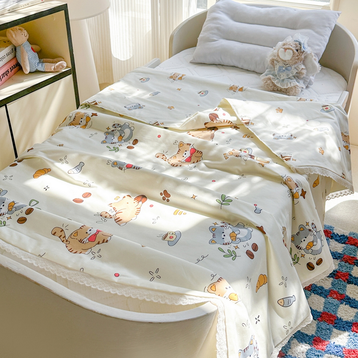 91家纺网 家纺一手货源 找家纺 春妮家纺 2026新款全棉花边儿童幼儿园小被子夏被空调被夏凉被 嬉皮笑猫