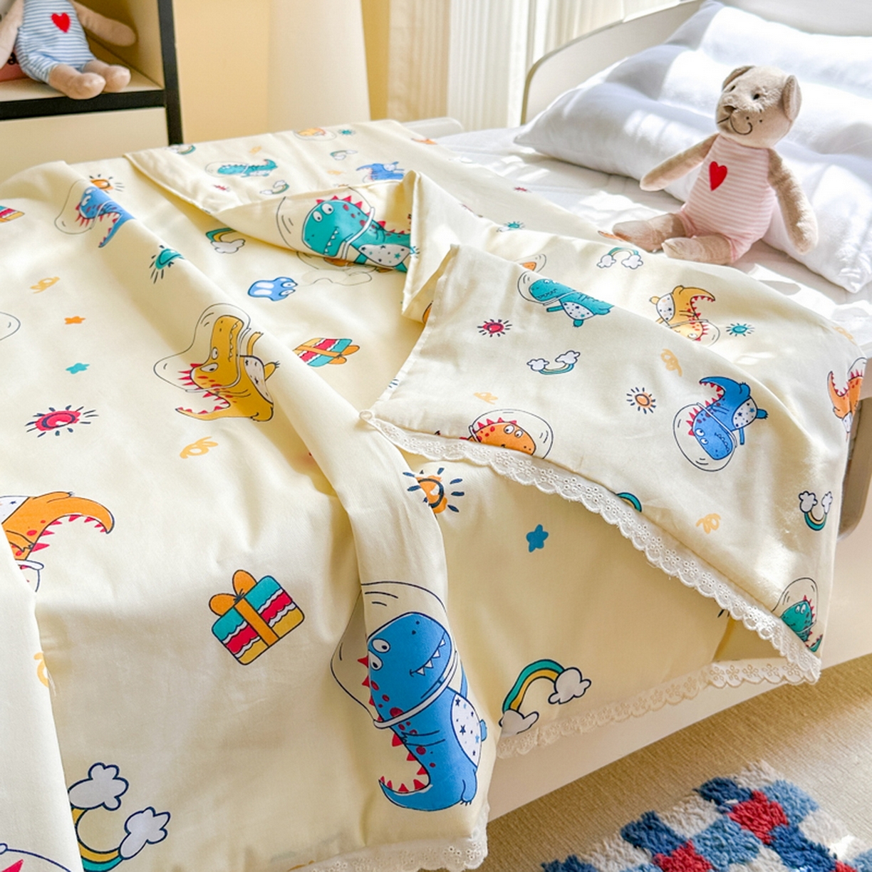 91家纺网 家纺一手货源 找家纺 春妮家纺 2026新款全棉花边儿童幼儿园小被子夏被空调被夏凉被 遨游天空