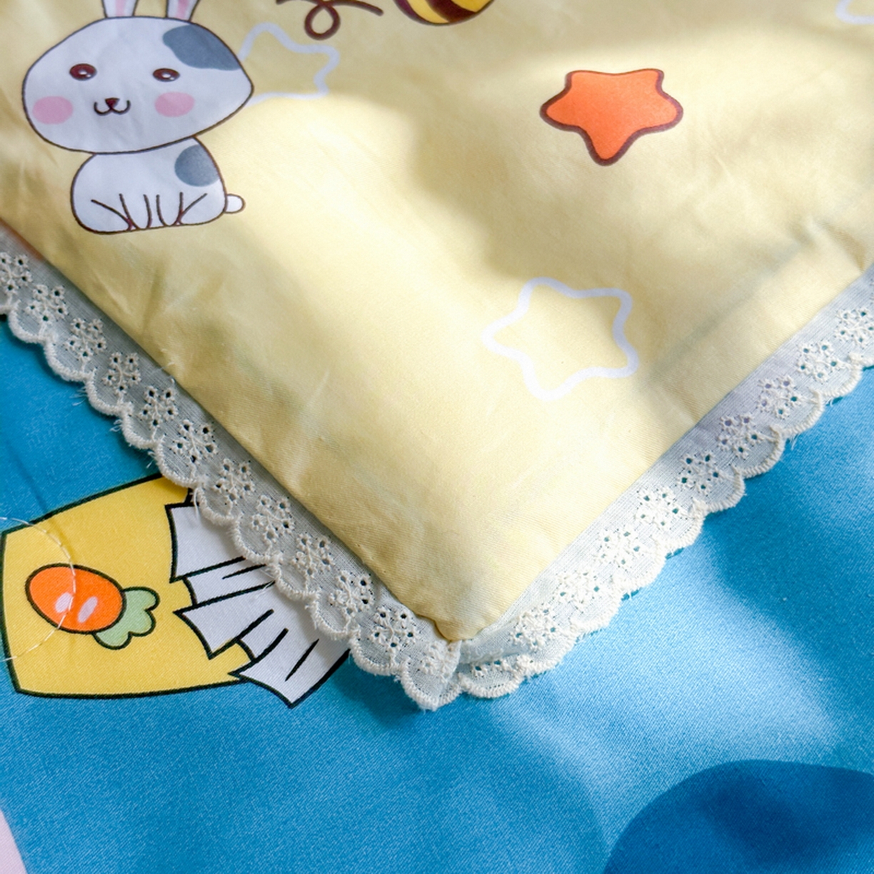 91家纺网 家纺一手货源 找家纺 春妮家纺 2026新款全棉花边儿童幼儿园小被子夏被空调被夏凉被 小兔乖乖