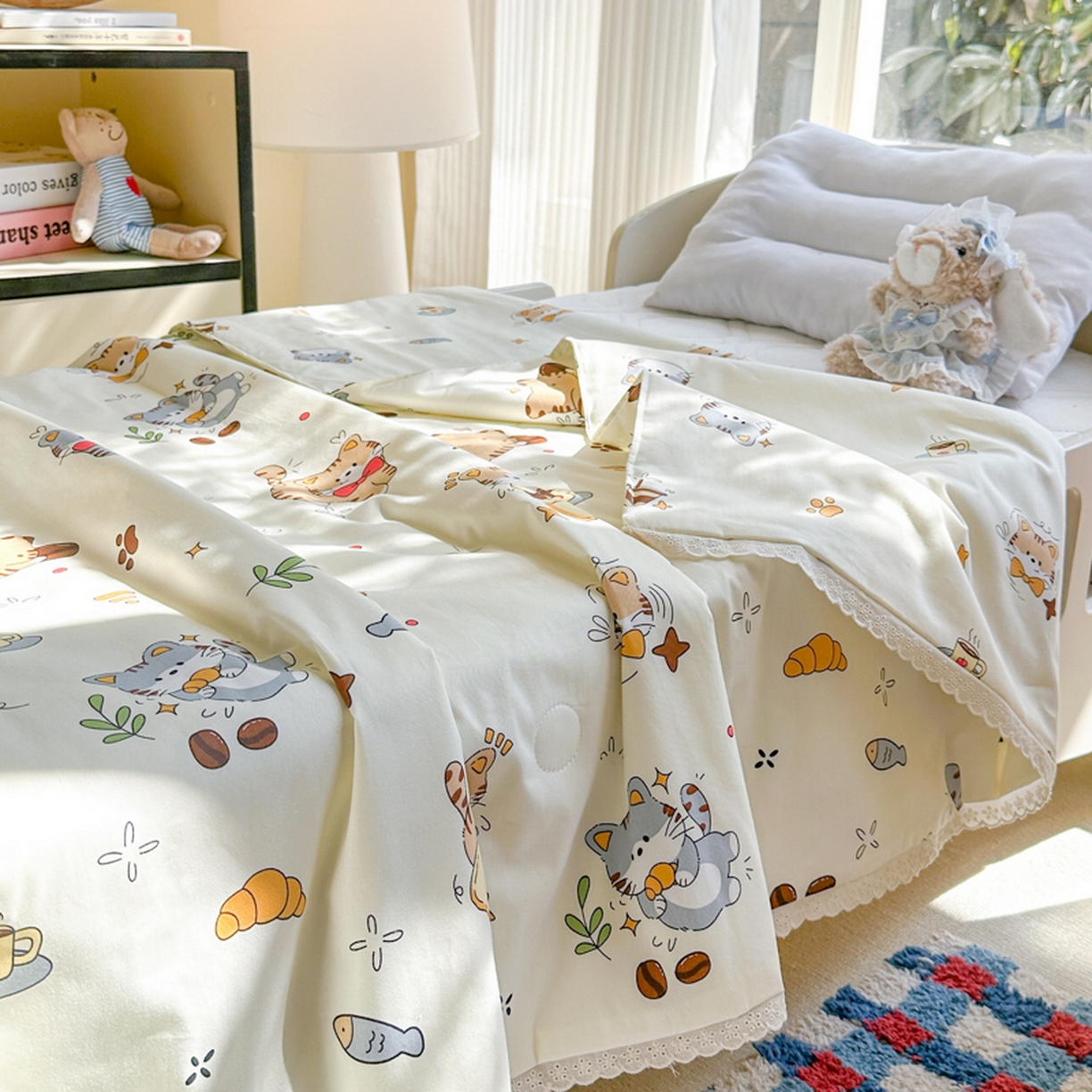 91家纺网 家纺一手货源 找家纺 春妮家纺 2026新款全棉花边儿童幼儿园小被子夏被空调被夏凉被 嬉皮笑猫