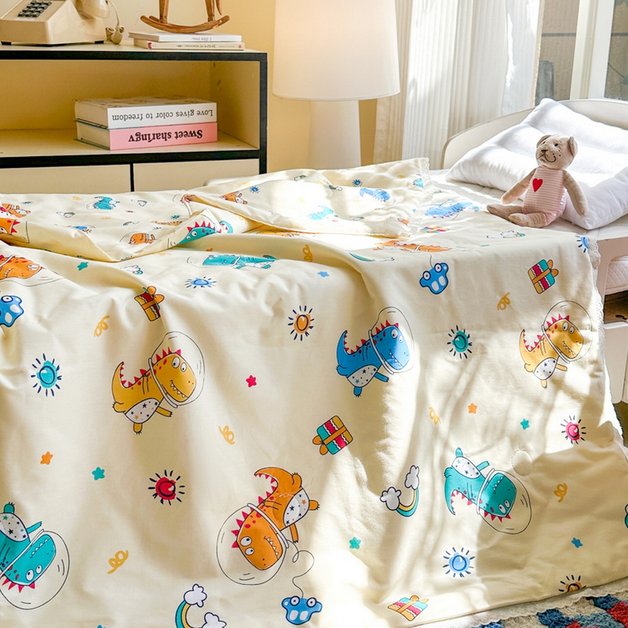 91家纺网 家纺一手货源 找家纺 春妮家纺 2026新款全棉花边儿童幼儿园小被子夏被空调被夏凉被 遨游天空