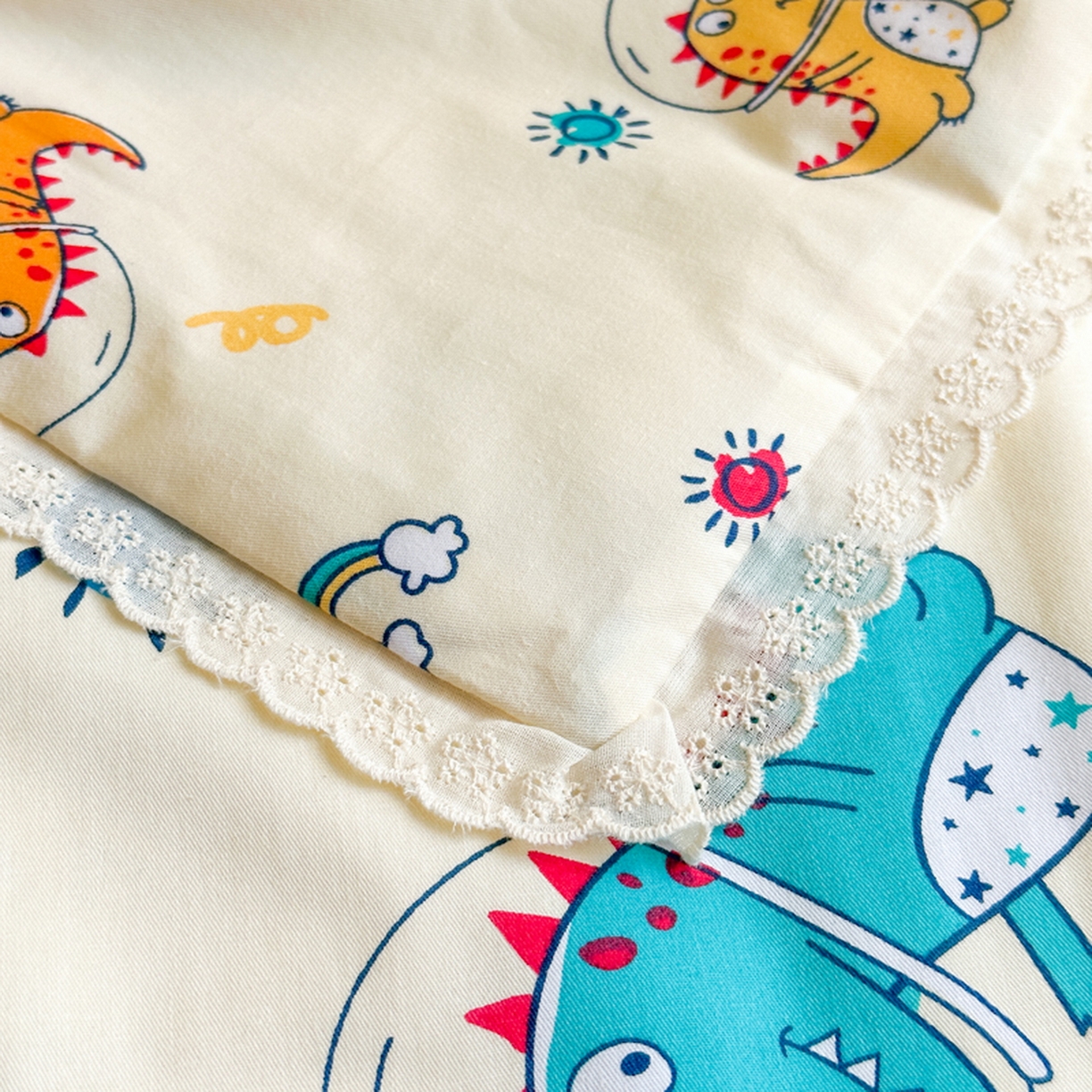 91家纺网 家纺一手货源 找家纺 春妮家纺 2026新款全棉花边儿童幼儿园小被子夏被空调被夏凉被 遨游天空