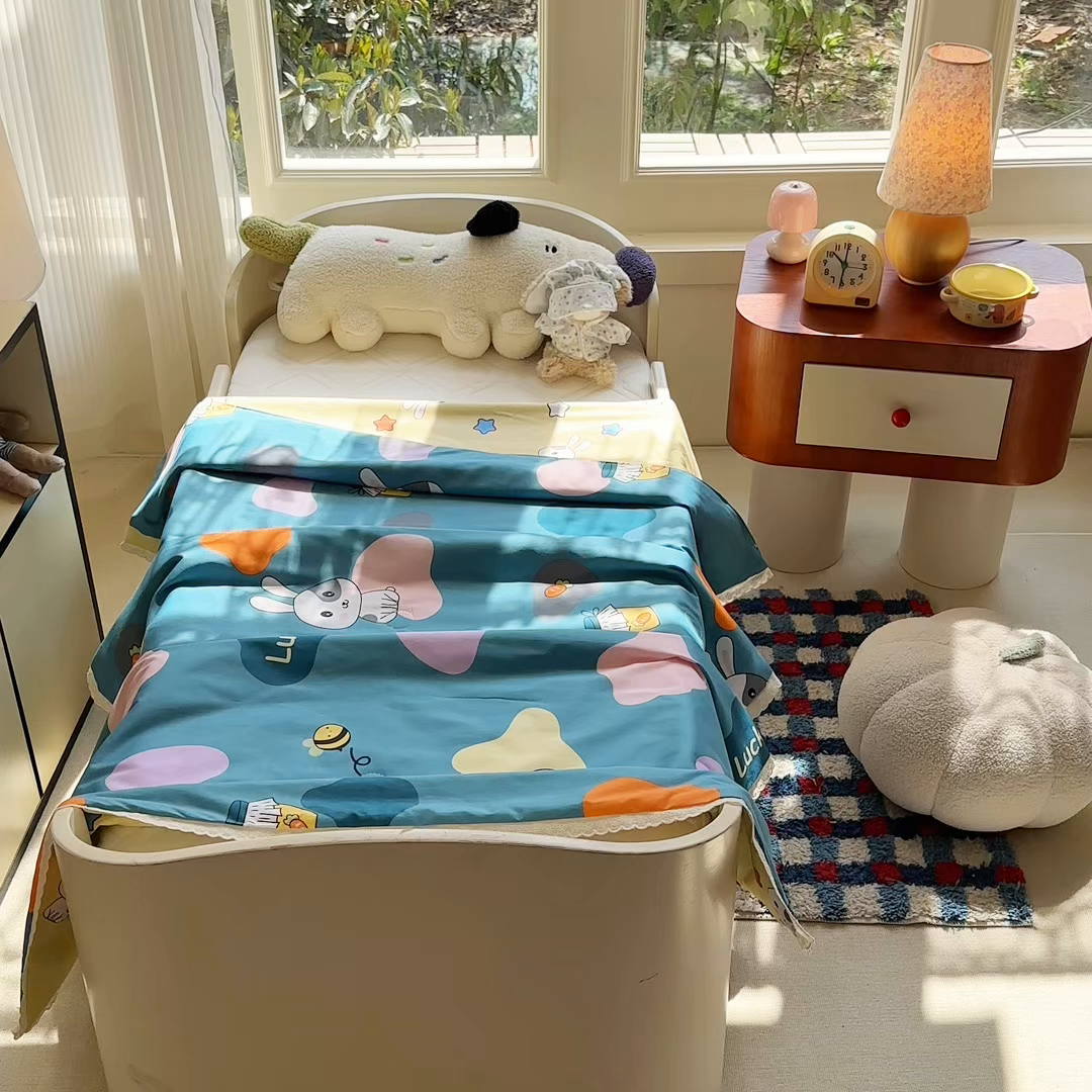 91家纺网 家纺一手货源 找家纺 春妮家纺 2026新款全棉花边儿童幼儿园小被子夏被空调被夏凉被 小兔乖乖