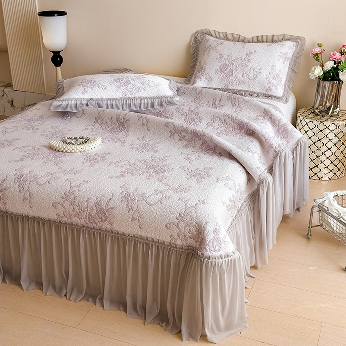 91家纺网 家纺一手货源 找家纺 莱家富 2026新款A类母婴级法式风冰豆豆凉席夏天冰丝席夏季可机洗家用软席床裙款 思琳娜-淡雅紫