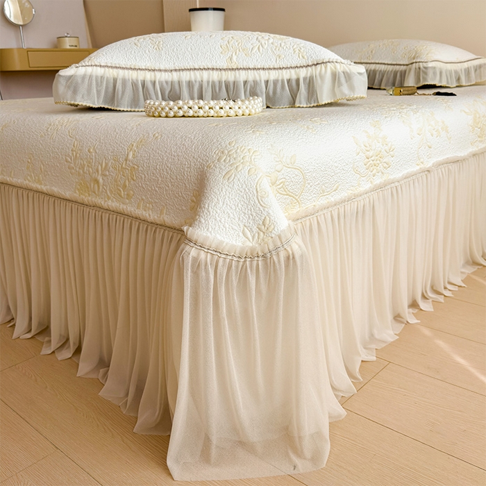 91家纺网 家纺一手货源 找家纺 莱家富 2026新款A类母婴级法式风冰豆豆凉席夏天冰丝席夏季可机洗家用软席床裙款 思琳娜-淡黄