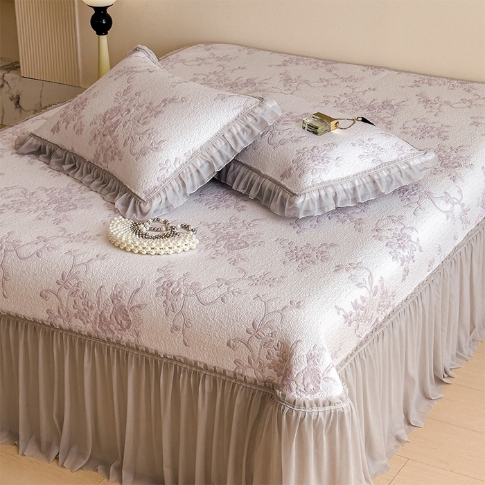 91家纺网 家纺一手货源 找家纺 莱家富 2026新款A类母婴级法式风冰豆豆凉席夏天冰丝席夏季可机洗家用软席床裙款 思琳娜-淡雅紫