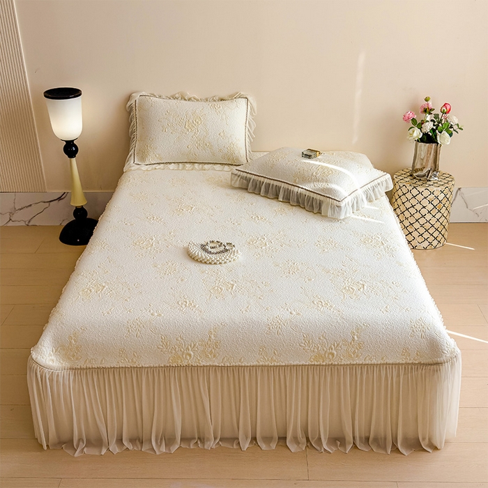 91家纺网 家纺一手货源 找家纺 莱家富 2026新款A类母婴级法式风冰豆豆凉席夏天冰丝席夏季可机洗家用软席床裙款 思琳娜-淡黄