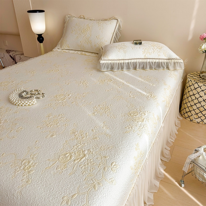 91家纺网 家纺一手货源 找家纺 莱家富 2026新款A类母婴级法式风冰豆豆凉席夏天冰丝席夏季可机洗家用软席床裙款 思琳娜-淡黄