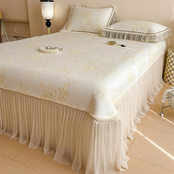 91家纺网 家纺一手货源 找家纺 莱家富 2026新款A类母婴级法式风冰豆豆凉席夏天冰丝席夏季可机洗家用软席床裙款 思琳娜-淡黄