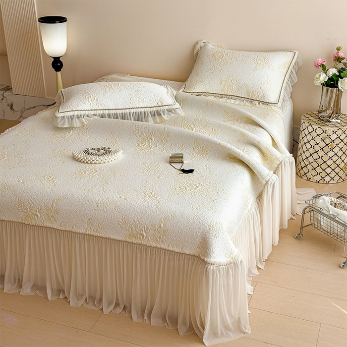 91家纺网 家纺一手货源 找家纺 莱家富 2026新款A类母婴级法式风冰豆豆凉席夏天冰丝席夏季可机洗家用软席床裙款 思琳娜-淡黄