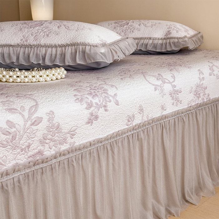 91家纺网 家纺一手货源 找家纺 莱家富 2026新款A类母婴级法式风冰豆豆凉席夏天冰丝席夏季可机洗家用软席床裙款 思琳娜-淡雅紫