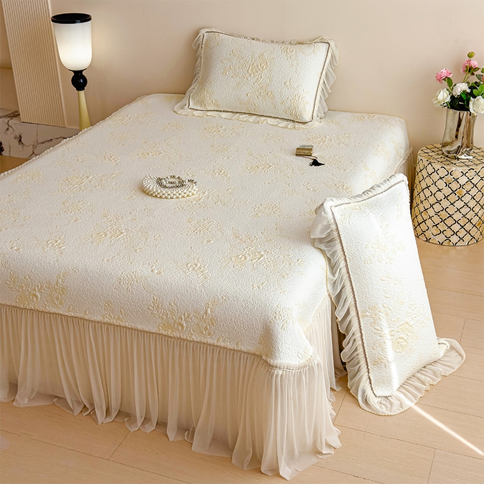 91家纺网 家纺一手货源 找家纺 莱家富 2026新款A类母婴级法式风冰豆豆凉席夏天冰丝席夏季可机洗家用软席床裙款 思琳娜-淡黄