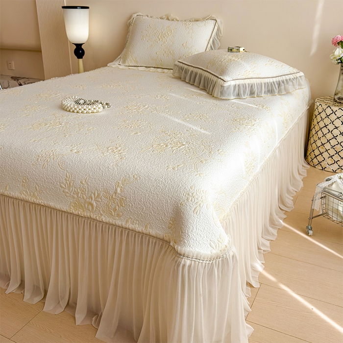 91家纺网 家纺一手货源 找家纺 莱家富 2026新款A类母婴级法式风冰豆豆凉席夏天冰丝席夏季可机洗家用软席床裙款 思琳娜-淡黄