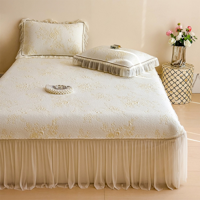 91家纺网 家纺一手货源 找家纺 莱家富 2026新款A类母婴级法式风冰豆豆凉席夏天冰丝席夏季可机洗家用软席床裙款 思琳娜-淡黄