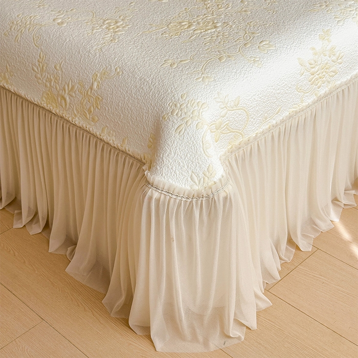 91家纺网 家纺一手货源 找家纺 莱家富 2026新款A类母婴级法式风冰豆豆凉席夏天冰丝席夏季可机洗家用软席床裙款 思琳娜-淡黄