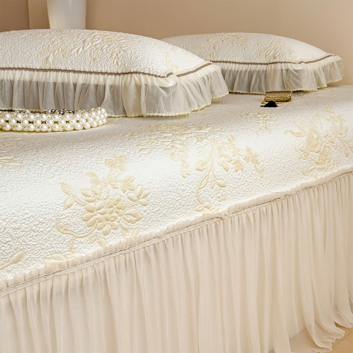 91家纺网 家纺一手货源 找家纺 莱家富 2026新款A类母婴级法式风冰豆豆凉席夏天冰丝席夏季可机洗家用软席床裙款 思琳娜-淡黄