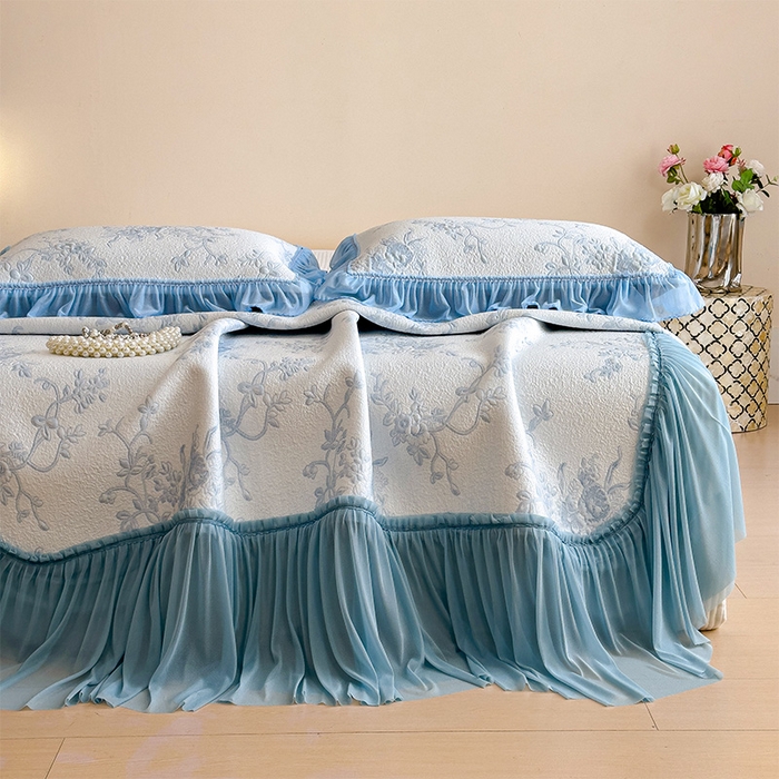 91家纺网 家纺一手货源 找家纺 莱家富 2026新款A类母婴级法式风冰豆豆凉席夏天冰丝席夏季可机洗家用软席床裙款 思琳娜-天空蓝