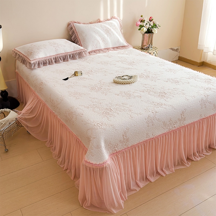 91家纺网 家纺一手货源 找家纺 莱家富 2026新款A类母婴级法式风冰豆豆凉席夏天冰丝席夏季可机洗家用软席床裙款 思琳娜-冰粉