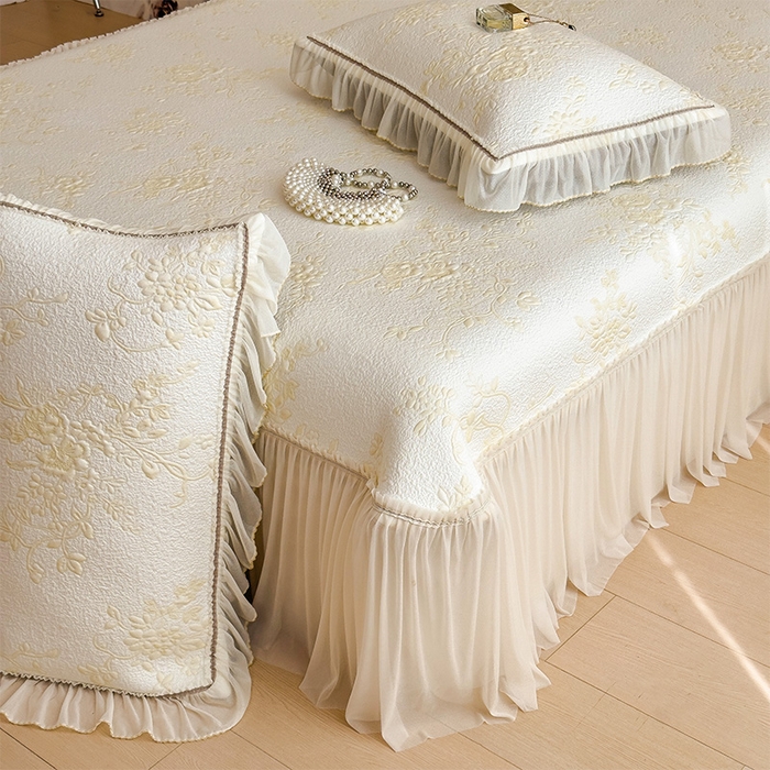 91家纺网 家纺一手货源 找家纺 莱家富 2026新款A类母婴级法式风冰豆豆凉席夏天冰丝席夏季可机洗家用软席床裙款 思琳娜-淡黄