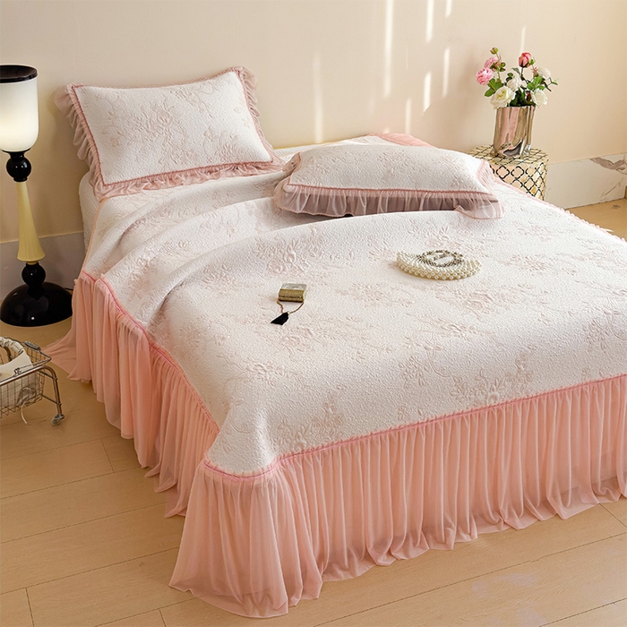 91家纺网 家纺一手货源 找家纺 莱家富 2026新款A类母婴级法式风冰豆豆凉席夏天冰丝席夏季可机洗家用软席床裙款 思琳娜-冰粉