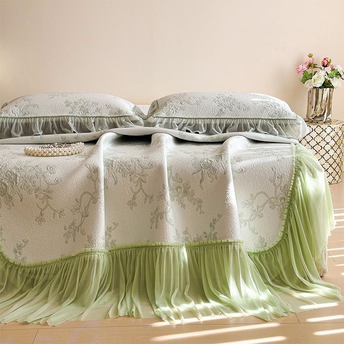 91家纺网 家纺一手货源 找家纺 莱家富 2026新款A类母婴级法式风冰豆豆凉席夏天冰丝席夏季可机洗家用软席床裙款 思琳娜-豆绿