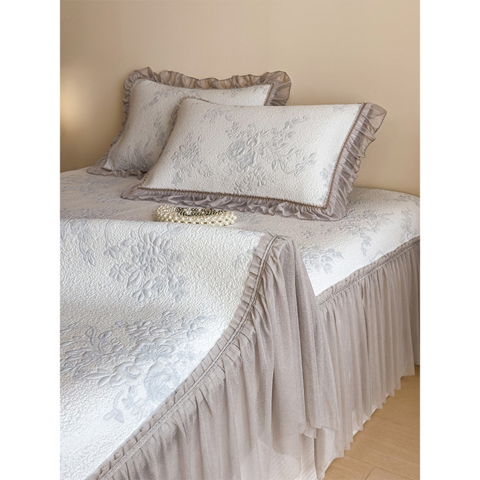 91家纺网 家纺一手货源 找家纺 莱家富 2026新款A类母婴级法式风冰豆豆凉席夏天冰丝席夏季可机洗家用软席床裙款 思琳娜-淡蓝