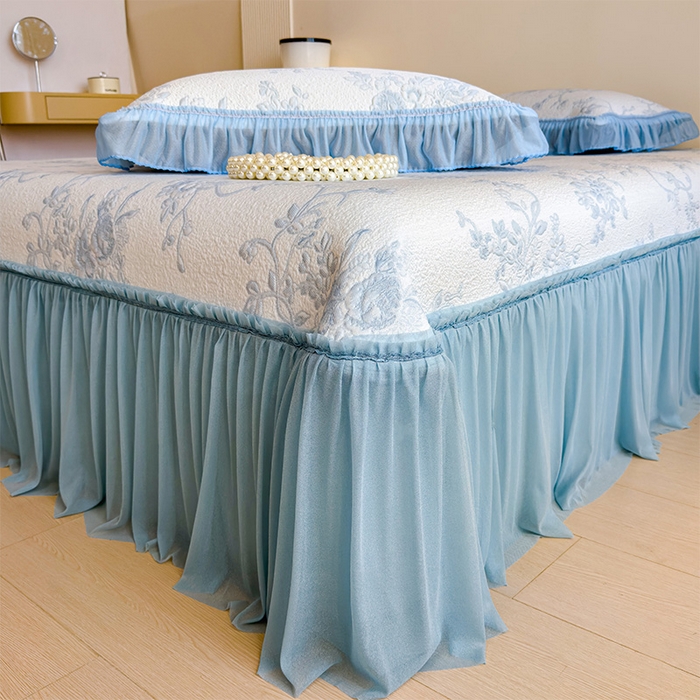 91家纺网 家纺一手货源 找家纺 莱家富 2026新款A类母婴级法式风冰豆豆凉席夏天冰丝席夏季可机洗家用软席床裙款 思琳娜-天空蓝