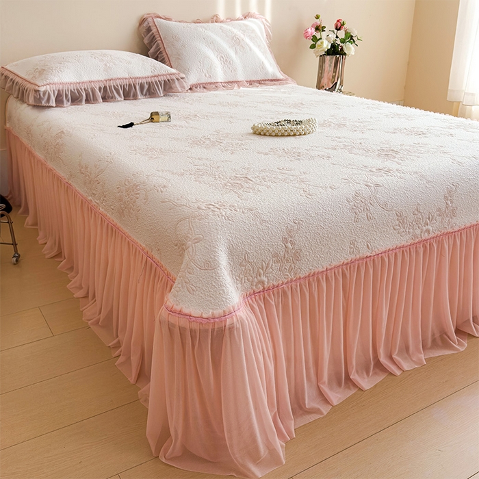 91家纺网 家纺一手货源 找家纺 莱家富 2026新款A类母婴级法式风冰豆豆凉席夏天冰丝席夏季可机洗家用软席床裙款 思琳娜-冰粉