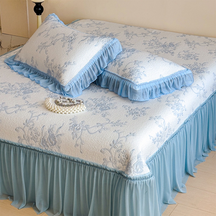 91家纺网 家纺一手货源 找家纺 莱家富 2026新款A类母婴级法式风冰豆豆凉席夏天冰丝席夏季可机洗家用软席床裙款 思琳娜-天空蓝